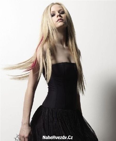 Nahá Avril Lavigne. Fotka - 8